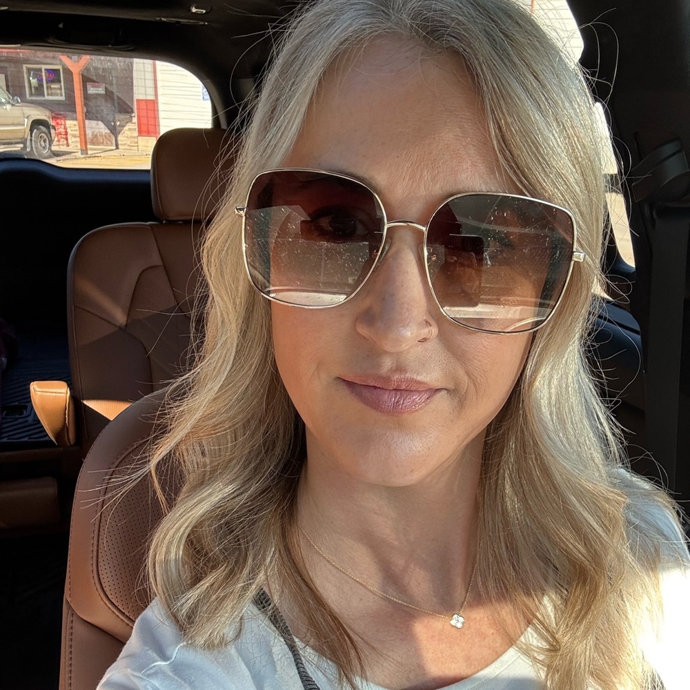 Meet your Posher, Jeannine